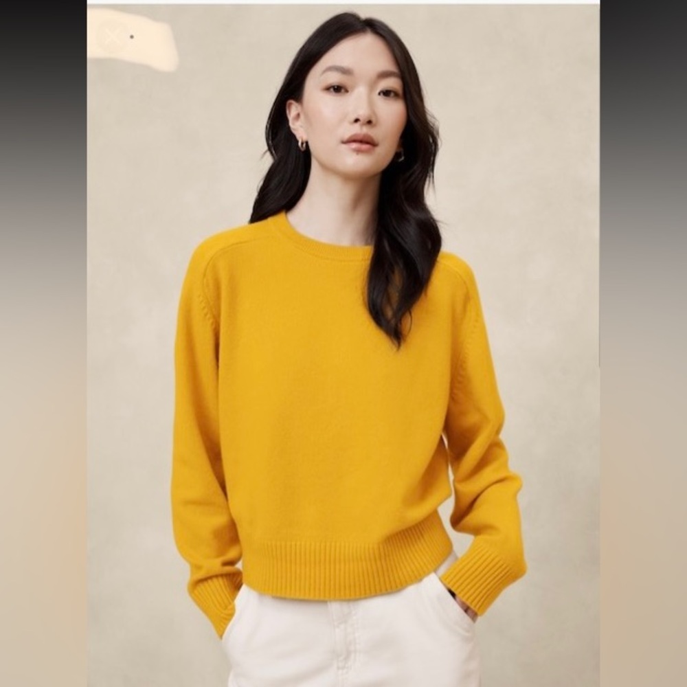 Time and Tru Women's Mustard Crew Neck Sweater